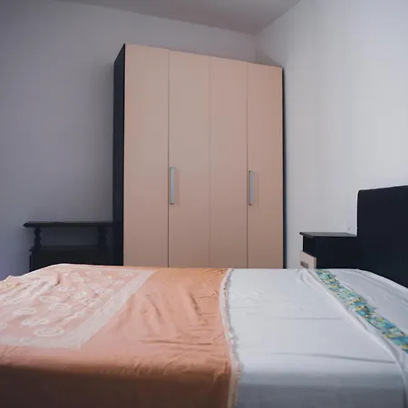 Peterpan, Direttamente Sulla Piazza *